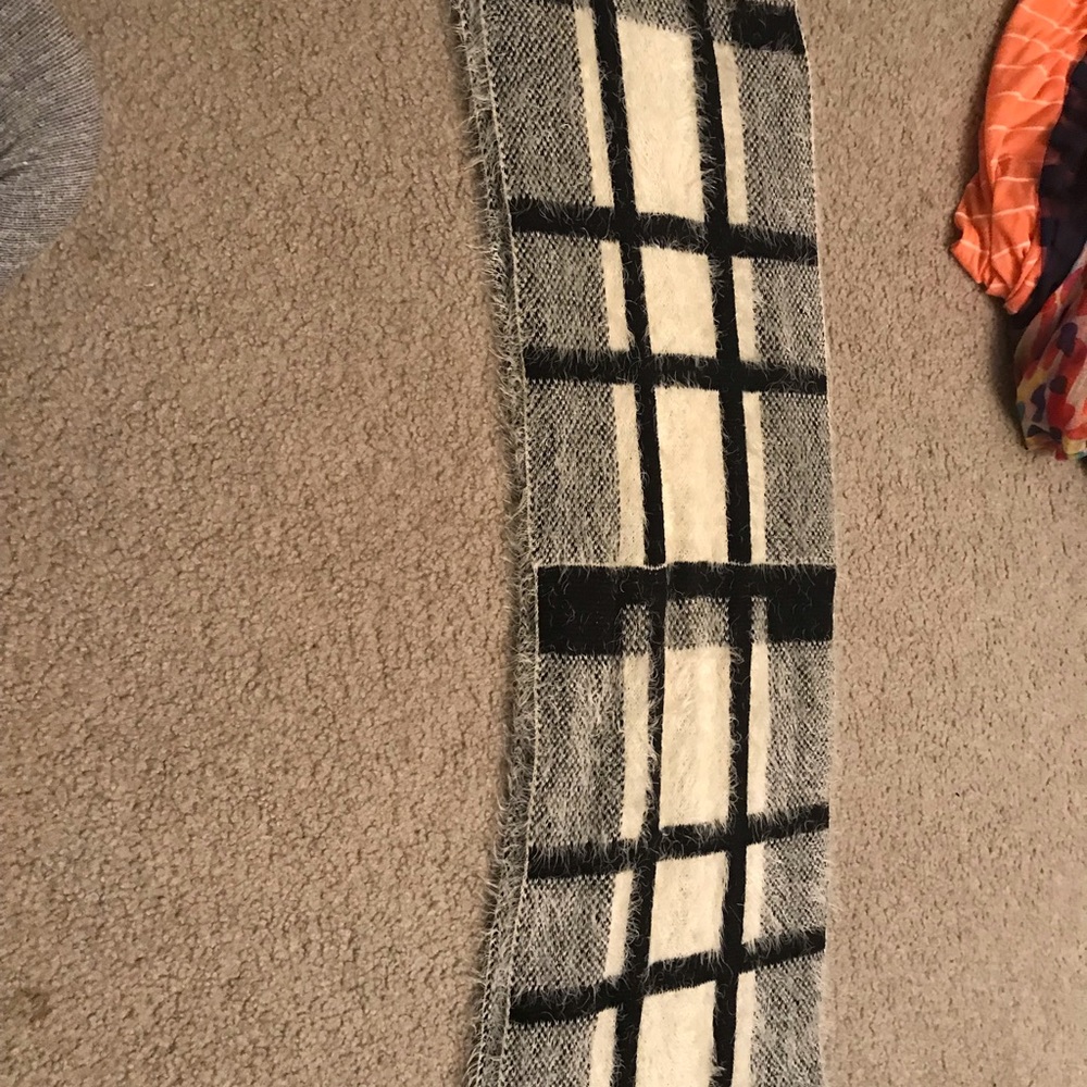 Black & white knit infinity scarf